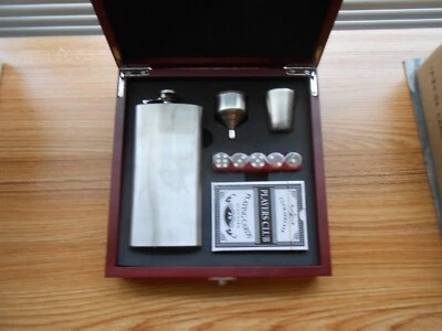 STAINLESS STEEL FLASK SET CARD & DICE GAME SET IN WOODEN CASE - Image 1 of 4