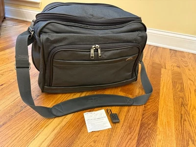 Samsonite Carry On Nexera Bolso Correa para el Hombro 17 x 13 x 9 Foto 1 de 4