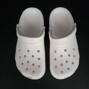Zuecos clásicos blancos Crocs zapatos para hombre talla 7 para mujer talla 9 - Imagen 1 de 4