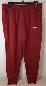 Pantalones para hombre Puma rojo intenso ESS+ bordado rojo logotipo nuevos con etiquetas precio de venta sugerido por el fabricante $50 - Imagen 1 de 11