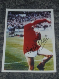 NOBBY STILES -1966 WORLD CUP FOOTBALLER - 9x7 Photo SIGNED. - Picture 1 of 1