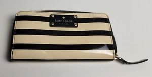 Kate Spade New York Penn Valley Neda schwarz & creme Lackleder Clutch Geldbörse - Bild 1 von 3