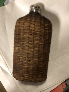 Botella vintage con carcasa de cesta de ratán tejida, 6""x3""x1,5"" botella de vidrio metal - Imagen 1 de 2