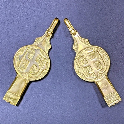 Extremo de correa de cinturón medieval para mujer - Auténtica hebilla de latón alemana del siglo XV Foto 1 de 2