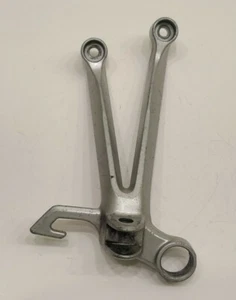 05 06 Suzuki GSXR 1000 RH rear pillion foot peg exhaust bracket 43600-41G00 - Picture 1 of 6