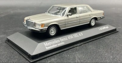 Minichamps 1/43 Mercedes Benz 450 SEL 6.9 1972-79 Smoke Silver 430039201 - Image 1 of 4