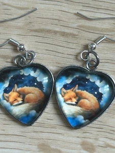 Beautiful Sleeping Foxes 925 Hallmarked Sterling Silver Hooks Free Gift Bag - Picture 1 of 6