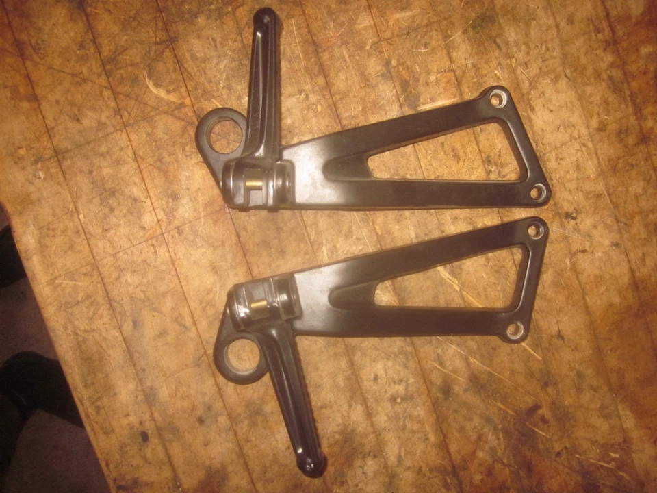 ducati 620 ss 运动 750ss 900ss 800ss 乘客钉  — 第 1/1 张图片