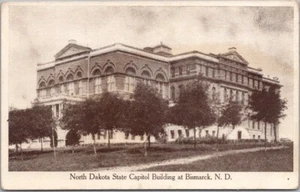 Postal de colección de los años 1910 de Bismarck, Dakota del Norte EDIFICIO DEL CAPITOLIO DEL ESTADO / sin usar - Imagen 1 de 2