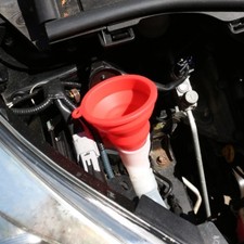 SILICONE auto IMBUTO PIEGHEVOLE RICHIUDIBILE SALVASPAZIO MOTORE riempimento Olio Fluid