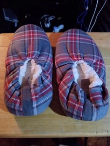 new without package 1 pair of pull-on slippers unisex no tags plaid in color - Picture 1 of 7