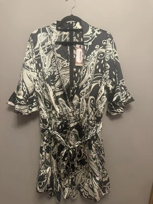 Macacão Boohoo preto e branco estampa paisley shorts tamanho 20 Novo com etiquetas - Imagem 1 de 4