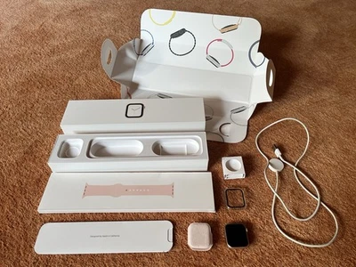 Apple Watch Serie 4 Model A1977 Gold Aluminium 40 MM, Sportarmband neu Pink Sand - Bild 1 von 4