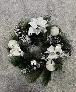 Christmas Door Wreath Decoration With Box White Silver - Picture 1 of 4