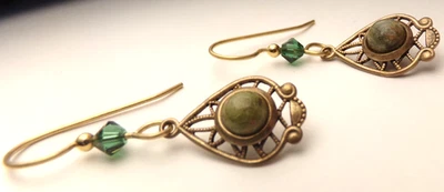 VTG SILVER FOREST UNAKITE STONE GOLD FILL CUT GREEN CRYSTAL DROP PIERCE EARRINGS - Image 1 of 3