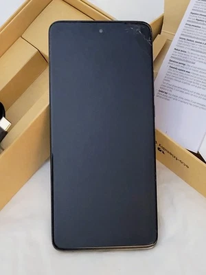  Motorola Edge 22, pantalla rota esquina superior, funciona pero funciona debido a la pantalla  Foto 1 de 4