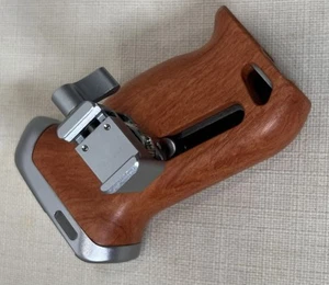 Neewer CA 100 Wooden Side Handle Grip with NATO Clamp - Picture 1 of 5