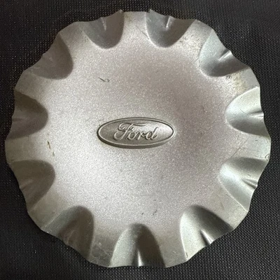 1999 2000 2001 2002 2003 FORD WINDSTAR SILVER CENTER CAP XF221A096AB E3 - Image 1 of 2