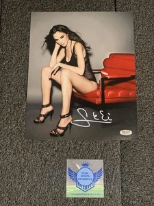 GAL GADOT SIGNED 8x10 PHOTO WONDER WOMAN TOTAL SPORTS AUTHENTICS TSA COA JSA BAS - Picture 1 of 5