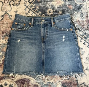 Levis Big E Damen Größe 26 Denim Minirock Used-Look roher Saum blau Y2K 00s - Bild 1 von 7