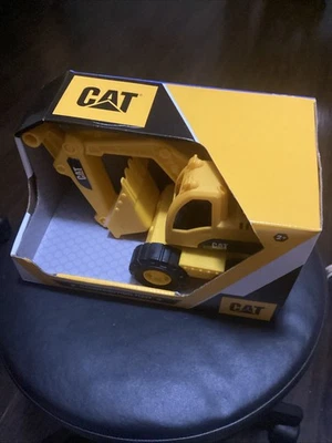 CAT Construction Fleet Excavator, 10" Vehicle w. moving parts. New. Great Gift✨ - Image 1 of 4