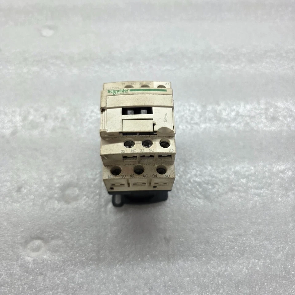 CAD32 CONTROL RELAY LOT OF 3 UNIT - Image 1 of 4