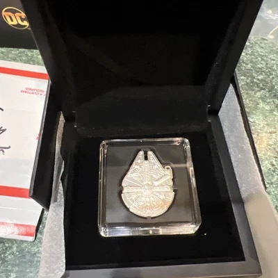 2021 NIUE STAR WARS - MILLENNIUM FALCON - SHAPED 1oz SILVER COIN (BOX & COA) - Image 1 of 4