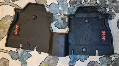 Alfombrillas de vinilo de goma para Jeep Wrangler 4 puertas OEM - solo traseras - 2018-2025 82215202AE Foto 1 de 4