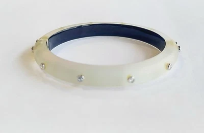 Pulsera con bisagra Alexis Bittar iridiscente cristal marfil plata tachonada lucita Foto 1 de 4