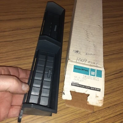 NOS 1982 - 1991? Deflector de aire central Pontiac 6000 ventilación negra GM# 10019021 D5 Foto 1 de 4