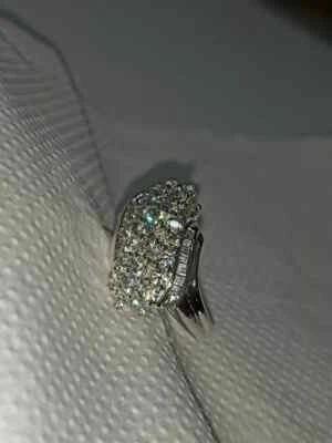 Anillo de cóctel llamativo con racimo de diamantes creado en laboratorio de 2,50 quilates de oro blanco de 14 quilates Foto 1 de 4