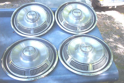 Juego original de 4 cubiertas de rueda de 14 pulgadas # 661, 1969-70 Fairlane/Falcon/Ranchero, 71 Torino Foto 1 de 4