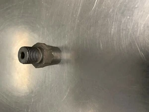 MACK INJECTOR LEAK OFF ADAPTER - Picture 1 of 5