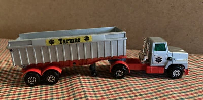 1973 LESNEY MATCHBOX SUPERKINGS SK-18 SMOOTH SIDE TARMAC ARTICULATED TIPPER - Image 1 of 4