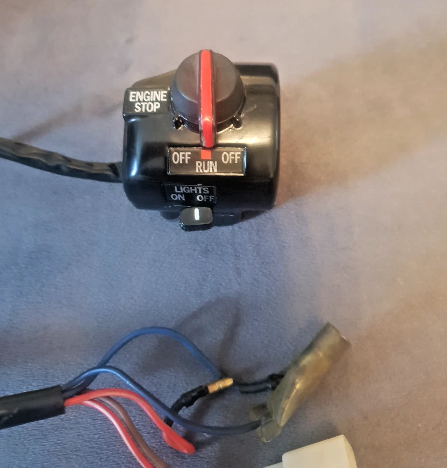 INTERRUPTOR MANILLAR LATERAL DERECHO YAMAHA RD250 RD400 C D Foto 1 de 4