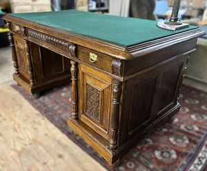 Large Victorian Oak Pedestal Desk – Gothic Revival – Circa 1870 - Picture 1 of 16