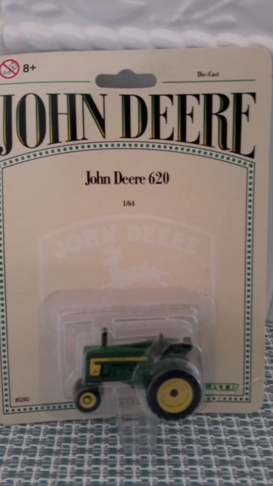 Vintage 1999 ERTL John Deere 620 Tractor 1:64 Scale Diecast Toy NIP - Image 1 of 4