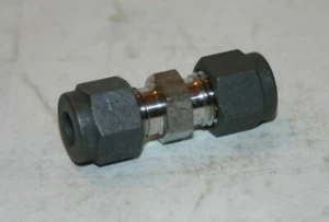 1/4" Tube OD 316ss Union Fitting Dk-Lok DUZ-4-S - Picture 1 of 2