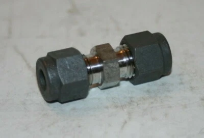 1/4" Tube OD 316ss Union Fitting  Dk-Lok DUZ-4-S - Image 1 of 2