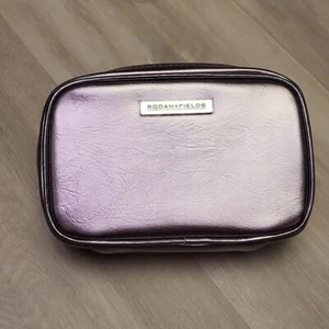 Rodan + Fields Astuccio Trucco Viola Metallizzato con Cerniera e Specchio - Foto 1 di 6