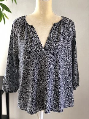 Blusa plisada 100 % seda para mujer Joie Addie B estampado de puntos alfiler talla S negra/blanca Foto 1 de 4