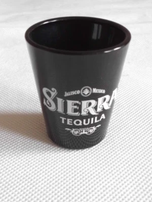 6 Stück Sierra Tequila La Noche Shot Gläser in schwarz Neu