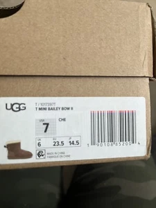 UGG Mädchen Kleinkind T Minni Bailey Schleife Stiefel braun Größe 7 - Bild 1 von 4