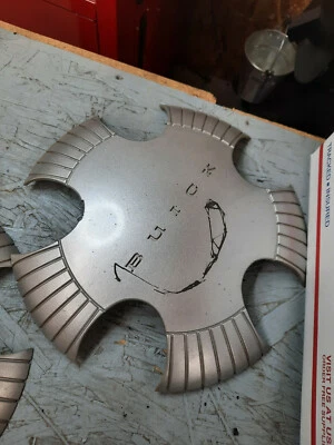 2000 - 2001 Buick LeSabre roda centro cubo tampa fábrica OEM 9592923 capa prata - Imagem 1 de 3