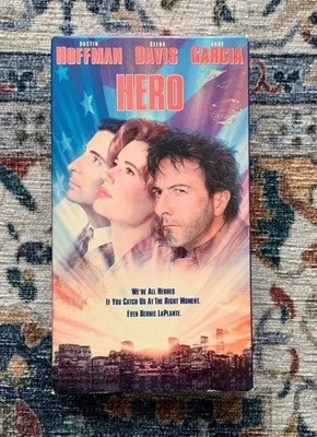 Hero VHS Tape 1992 Comedy / Drama Dustin Hoffman Geena Davis Andy Garcia Foto 1 de 4