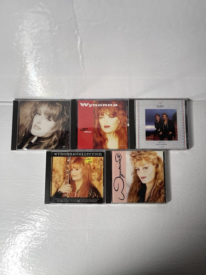 Wynonna Judd CD Lot of 5! Love Can Build, Tell Me Why, Revelations, Collection - Imagem 1 de 4