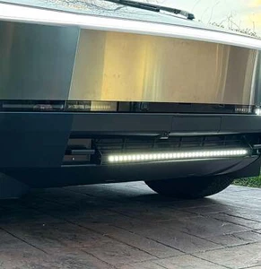 M&R kit compatible with - Tesla Cybertruck--CyberGlow Light Bar - Bild 1 von 5