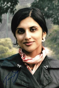 Tania James Writer signed 8x12 inch photo autograph - Afbeelding 1 van 1