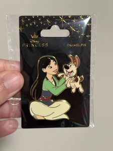 Spilla originale Disney 2025 pranzo al sacco Mulan e fratellino cane - Foto 1 di 2