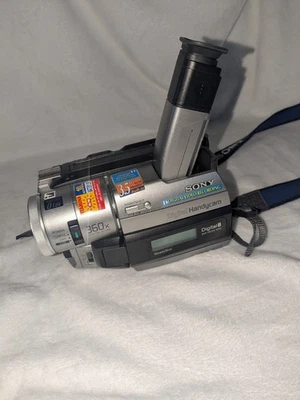 Sony Handycam DCR-TRV310 Digital8 NTSC Vintage - Image 1 of 4